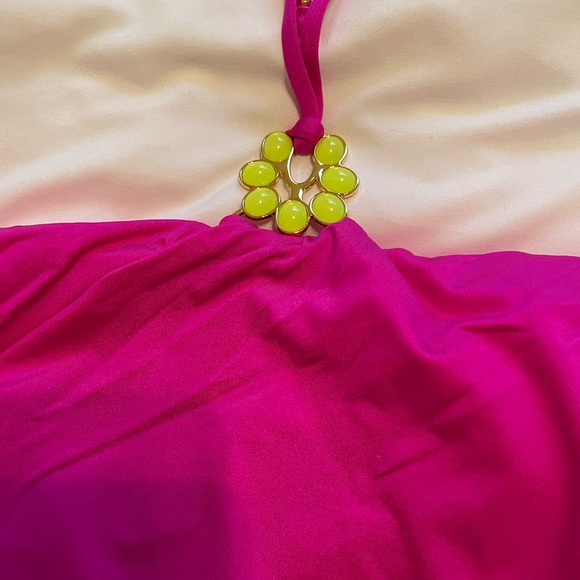 Never worn swimsuit - Picture 2 of 3